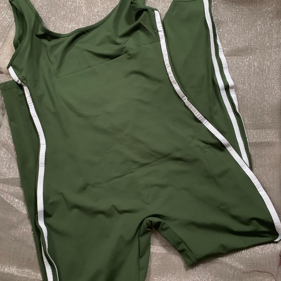 Jumpsuits - Picture 5 of 6